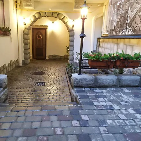 Rynok 25 Modern Center Lviv