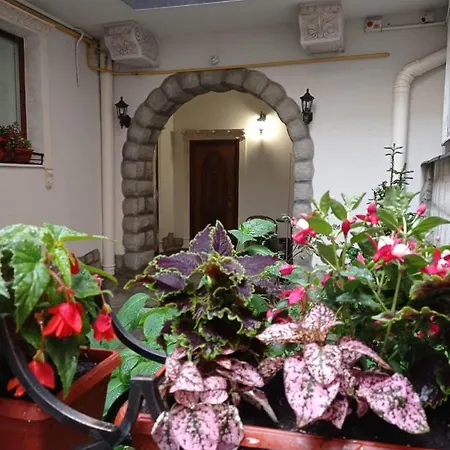 Rynok 25 Modern Center * Λβιβ